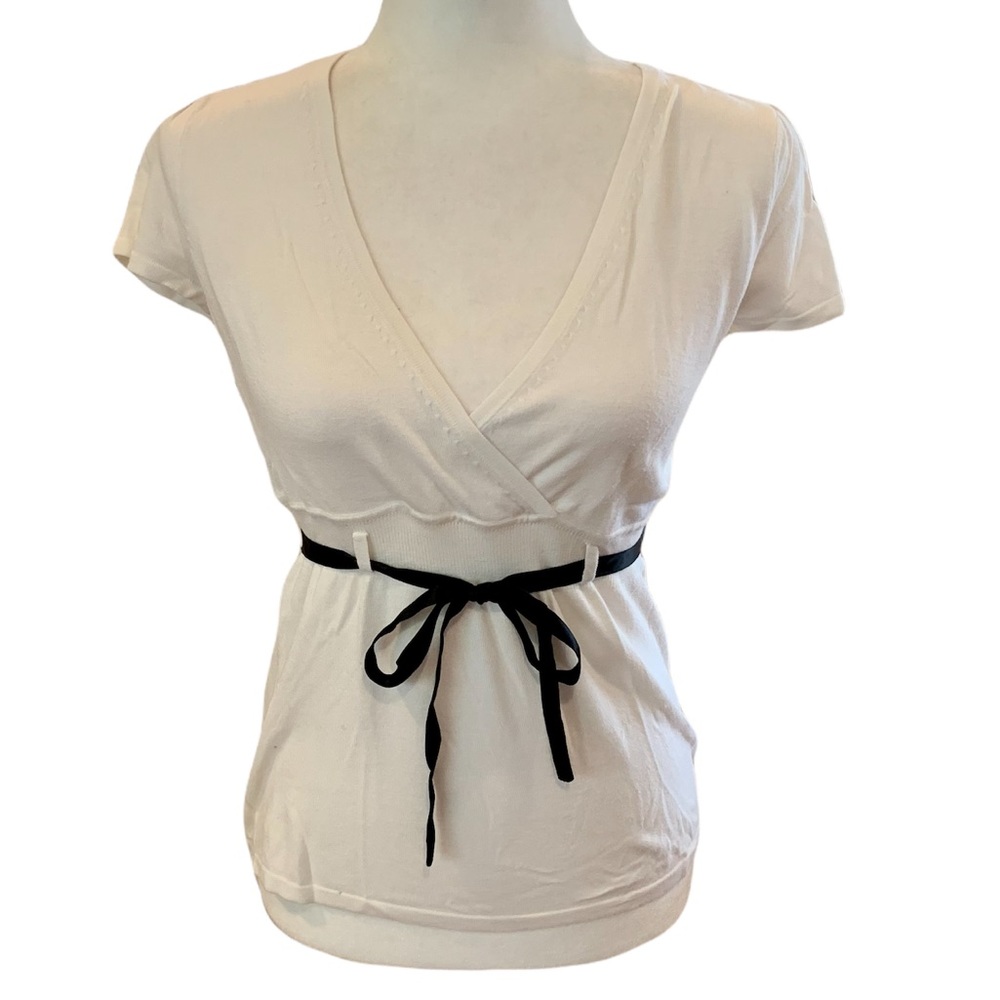 EUC White House Black Market white v-neck short sleeve sweater w/black ribbon XS